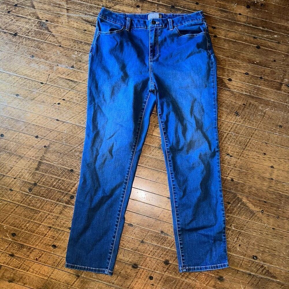 Chico’s So Slimming distressed normcore 1/8 ankle jeans